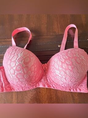 NWOT Black Bow Pink Lace Bra Size 38C Underwire